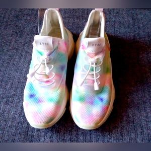 Steve Madden Myles size 9 tie dye great condition wore few times. Super cute